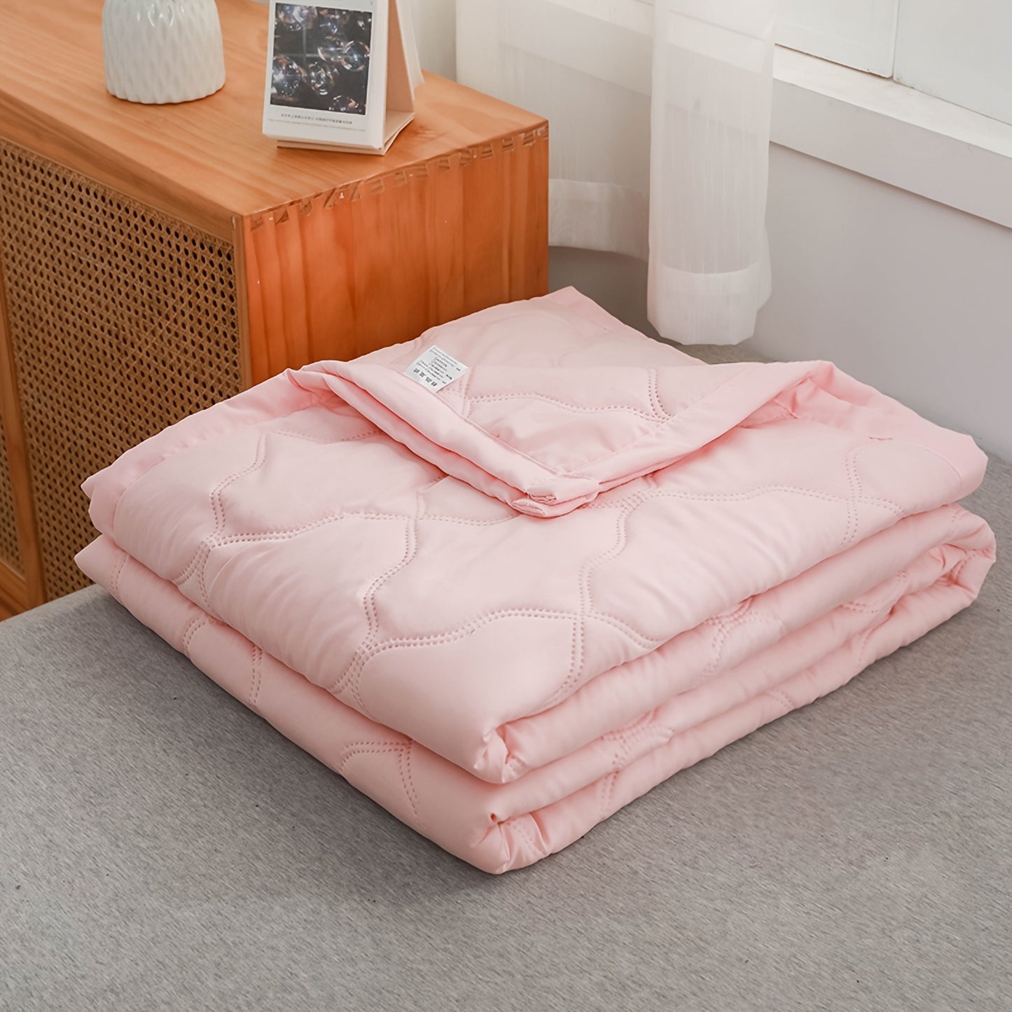 1pc Summer Quilt Soft Comfortable Moisture-absorbing Breathable Solid Color Polyester Fiber Ultrasonic Cooling Quilt Air Conditioning Quilt, Classic Simple Machine Washable, Bedding Suitable For Bedroom Guest Room Living Room