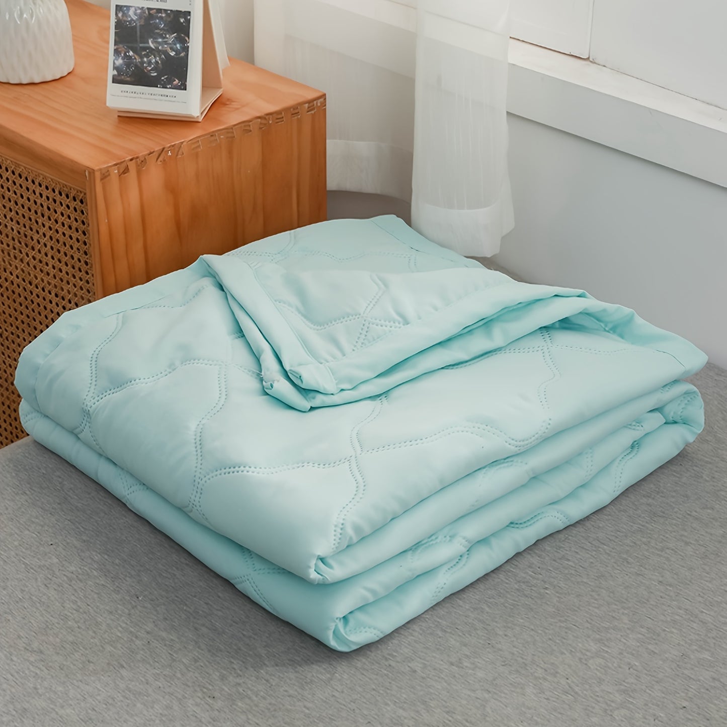 1pc Summer Quilt Soft Comfortable Moisture-absorbing Breathable Solid Color Polyester Fiber Ultrasonic Cooling Quilt Air Conditioning Quilt, Classic Simple Machine Washable, Bedding Suitable For Bedroom Guest Room Living Room