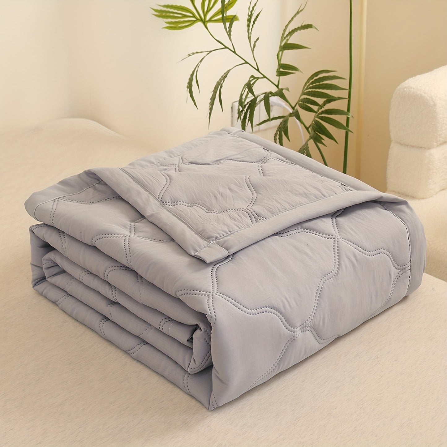 1pc Summer Quilt Soft Comfortable Moisture-absorbing Breathable Solid Color Polyester Fiber Ultrasonic Cooling Quilt Air Conditioning Quilt, Classic Simple Machine Washable, Bedding Suitable For Bedroom Guest Room Living Room