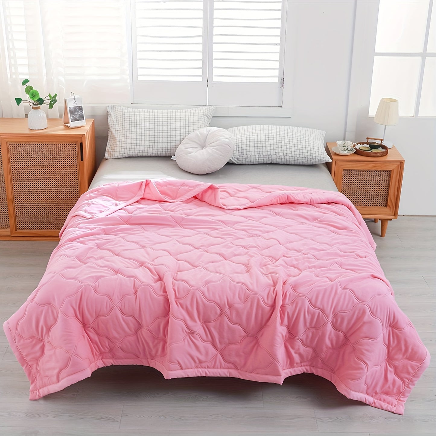 1pc Summer Quilt Soft Comfortable Moisture-absorbing Breathable Solid Color Polyester Fiber Ultrasonic Cooling Quilt Air Conditioning Quilt, Classic Simple Machine Washable, Bedding Suitable For Bedroom Guest Room Living Room