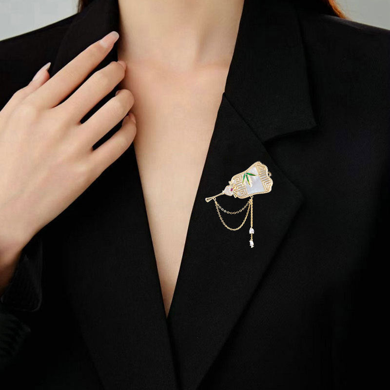 2025 New Chinese style natural fritillary fan bamboo fringed temperament brooch women's high-end luxury bamboo jacket accessories