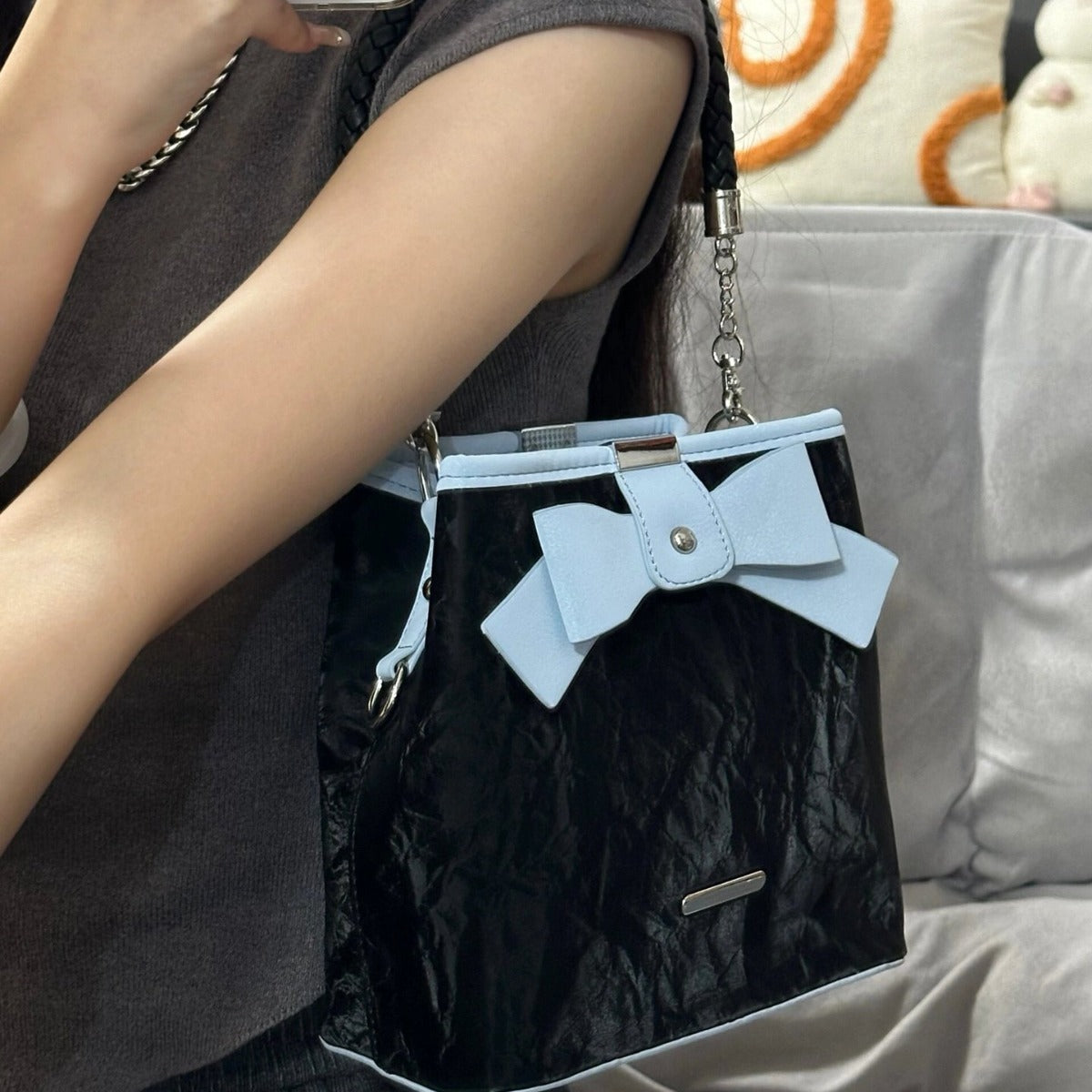 FLOWERSVERSE 2025 Autumn and winter fashion bucket bag women's niche design high-end bow handbag bag sweet small fragrant women's bag