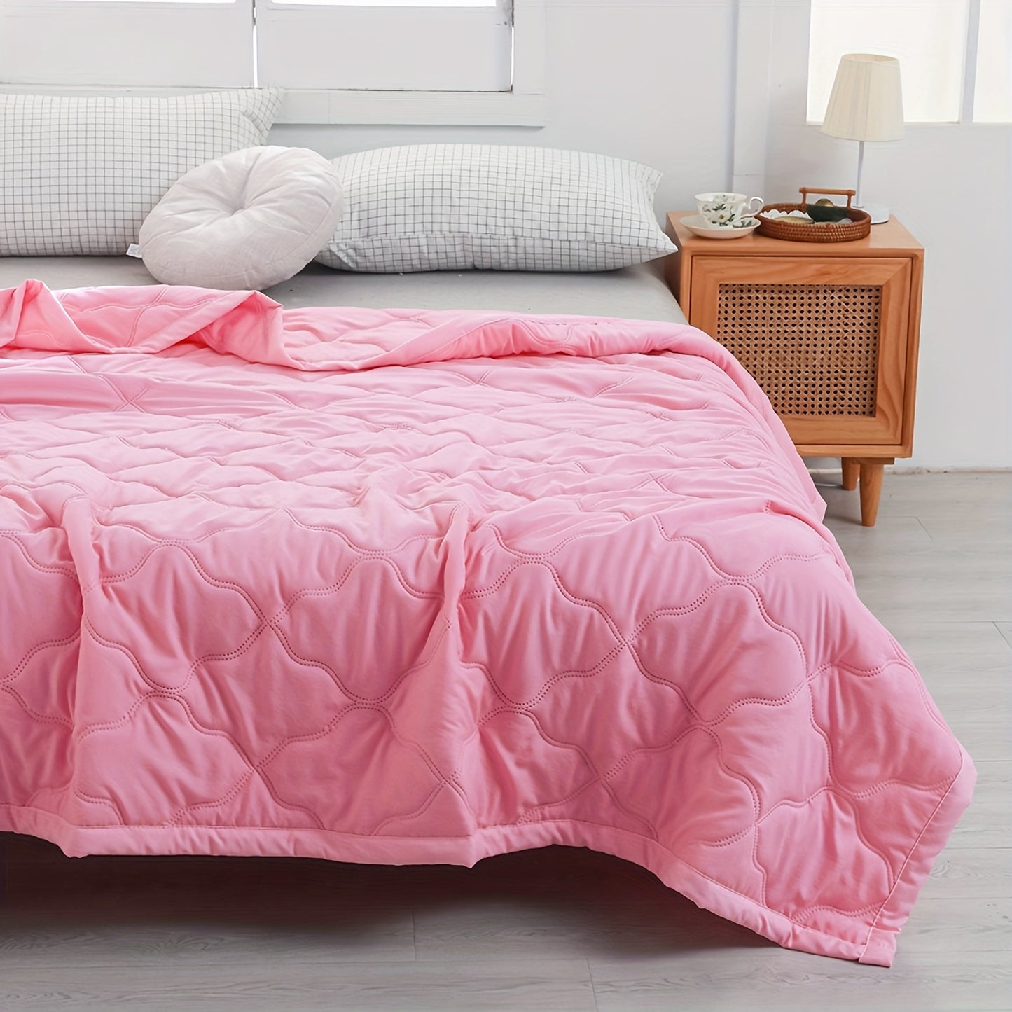 1pc Summer Quilt Soft Comfortable Moisture-absorbing Breathable Solid Color Polyester Fiber Ultrasonic Cooling Quilt Air Conditioning Quilt, Classic Simple Machine Washable, Bedding Suitable For Bedroom Guest Room Living Room
