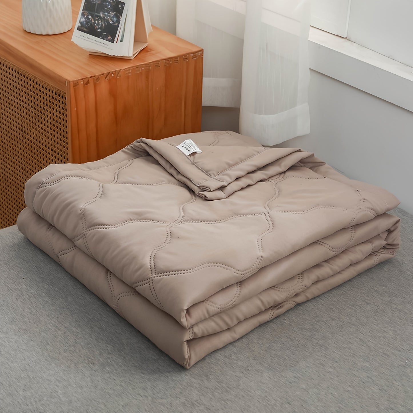 1pc Summer Quilt Soft Comfortable Moisture-absorbing Breathable Solid Color Polyester Fiber Ultrasonic Cooling Quilt Air Conditioning Quilt, Classic Simple Machine Washable, Bedding Suitable For Bedroom Guest Room Living Room