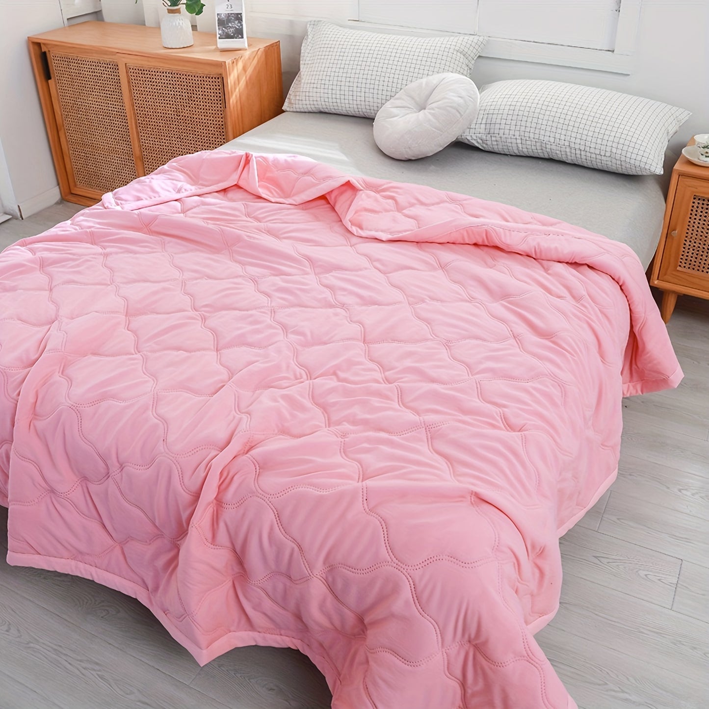 1pc Summer Quilt Soft Comfortable Moisture-absorbing Breathable Solid Color Polyester Fiber Ultrasonic Cooling Quilt Air Conditioning Quilt, Classic Simple Machine Washable, Bedding Suitable For Bedroom Guest Room Living Room