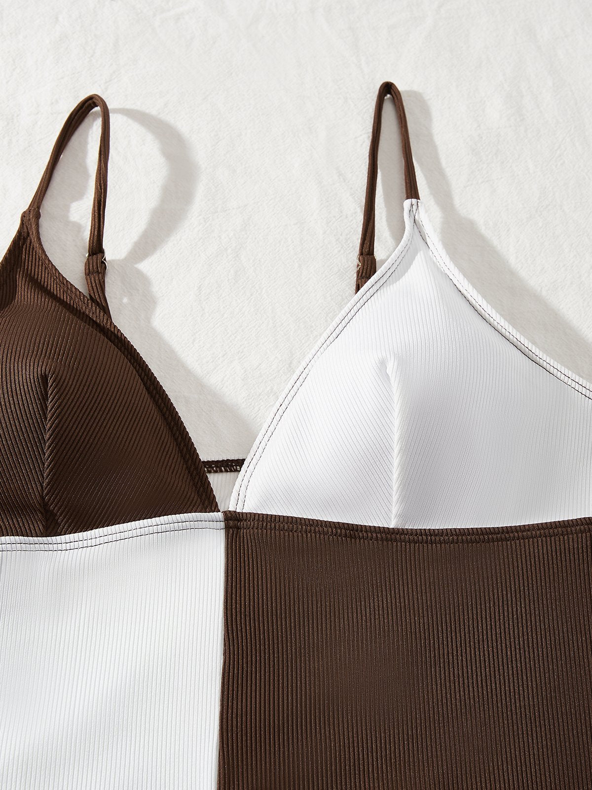 flowersverse Vacation Plain Split Joint V neck Bikinis Two-Piece Set