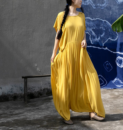 a new pleated long dress in early summer, irregular short-sleeved elegant and comfortable dress