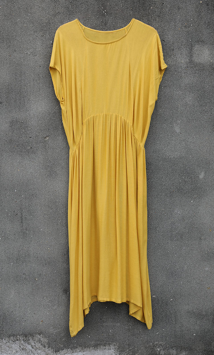 a new pleated long dress in early summer, irregular short-sleeved elegant and comfortable dress