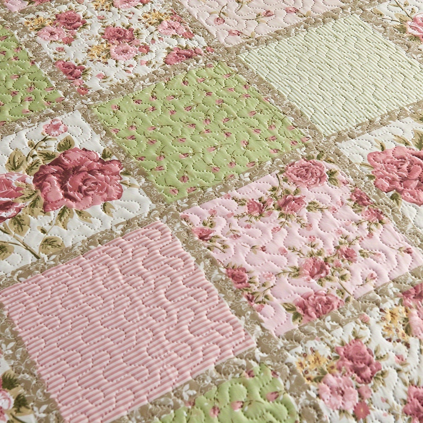 3-PCS Patchwork Quilt Set Queen&King Size, Pink Rosette and Stripes Bedspread Coverlet Set, Boho Reversible Bedspread, Soft Lightweight Coverlet Bedding Set with 2 Pillow Shams, All-Season  Fits Any Decro