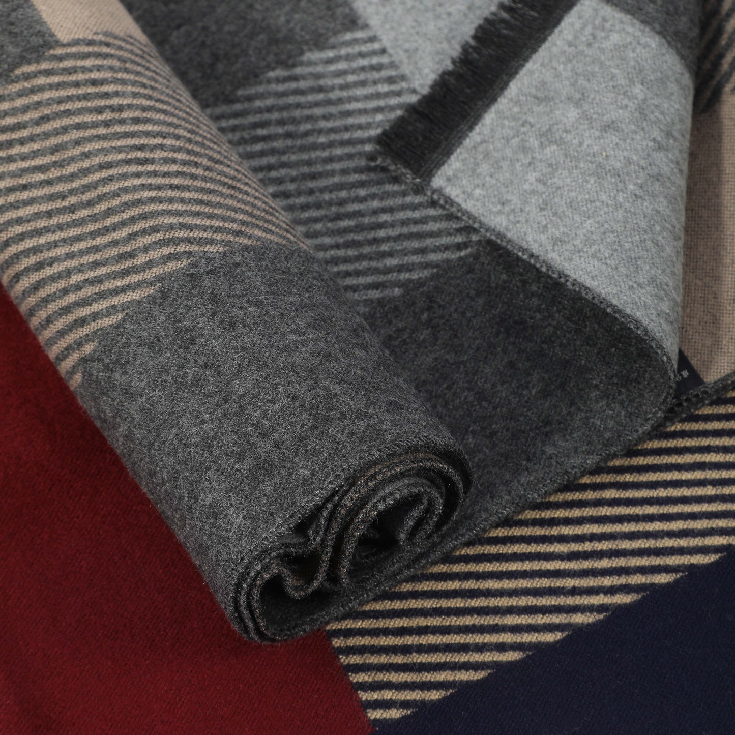 1pc Men's Casual Versatile Autumn And Winter Style Color Block Plaid Striped Warm Scarf