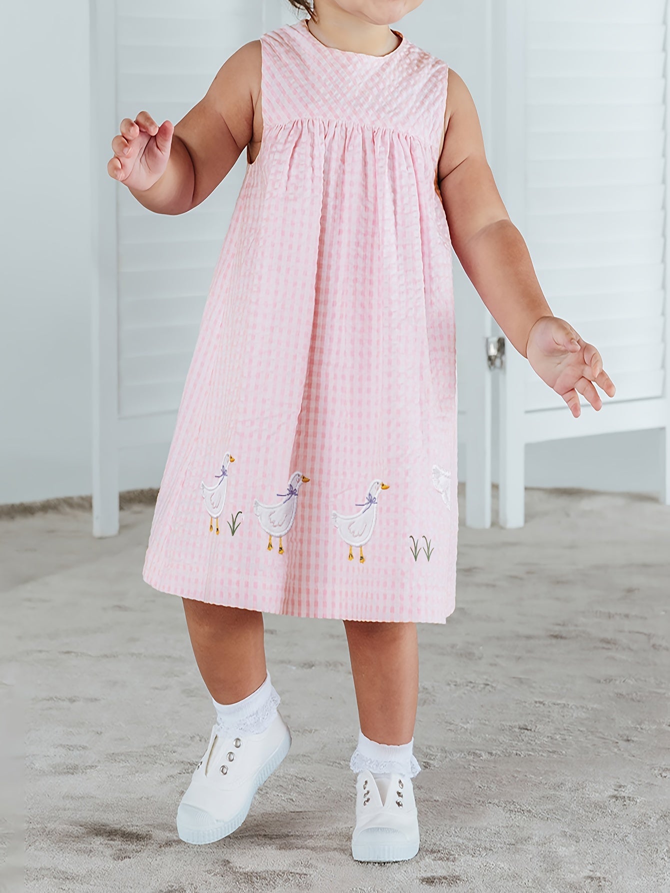 Adorable Girls Sleeveless Duck & Plaid Dress - Breathable Round Neck - Perfect for Summer Holidays - Casual & Fashionable