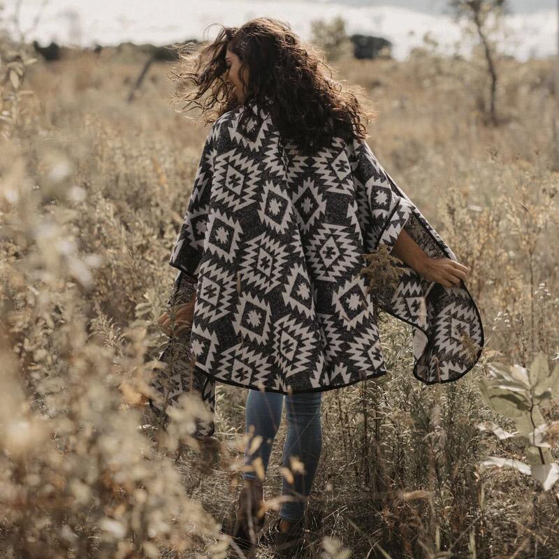 flowersverse Outdoor Boho Poncho Winter Autumn Women's Shawl Warm Wraps Camping Coats Road Trip Peru Cape Geometric Pattern Reversible Cloak