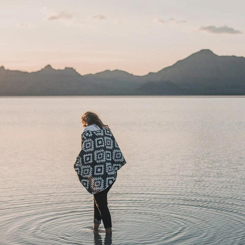 flowersverse Outdoor Boho Poncho Winter Autumn Women's Shawl Warm Wraps Camping Coats Road Trip Peru Cape Geometric Pattern Reversible Cloak