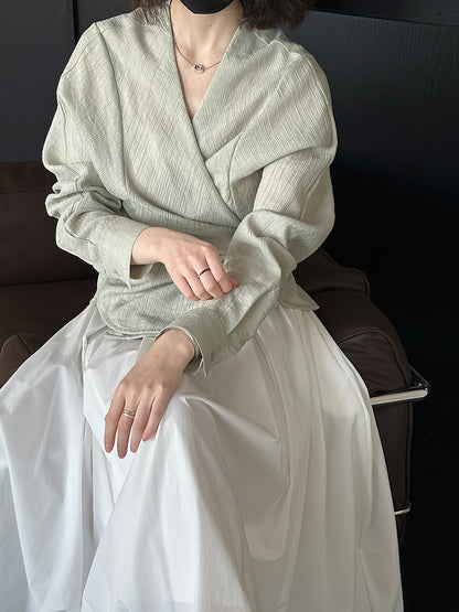 2025  spring new new Chinese design sense loose lazy wind V-neck waist niche shirt women 2560