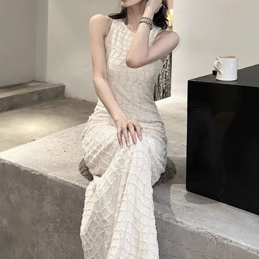 2025 Fashion temperament White elegant design dress  new waist and thin simple light luxury hip skirt tide