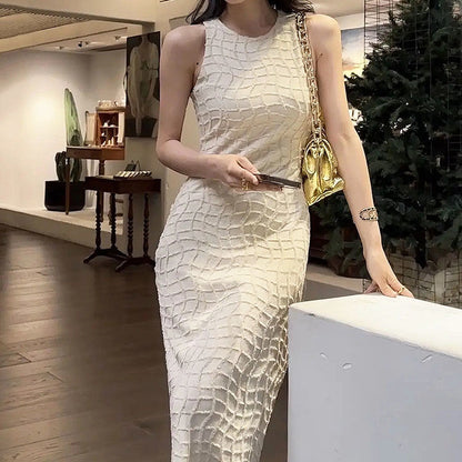 2025 Fashion temperament White elegant design dress  new waist and thin simple light luxury hip skirt tide