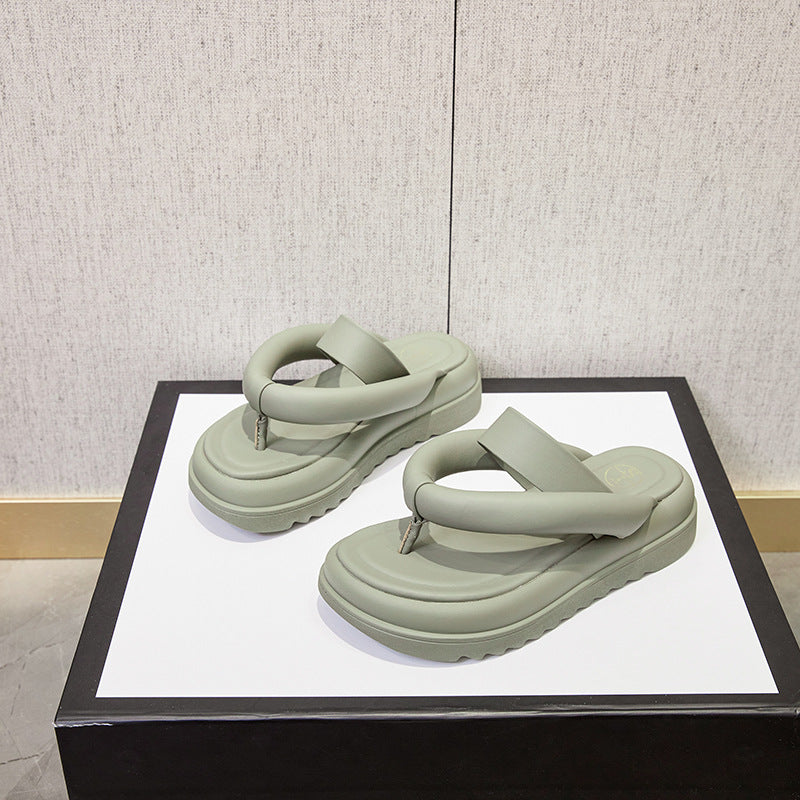 2025 new flip-flops women's fashion pinch slippers non-slip beach seaside ins tide summer sandals