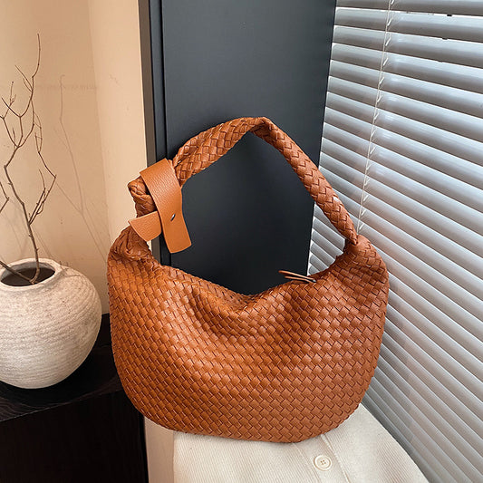 2025 Autumn and winter new shoulder bag casual versatile bag women's large-capacity woven hand-carried underarm bag simple commuter women's bag