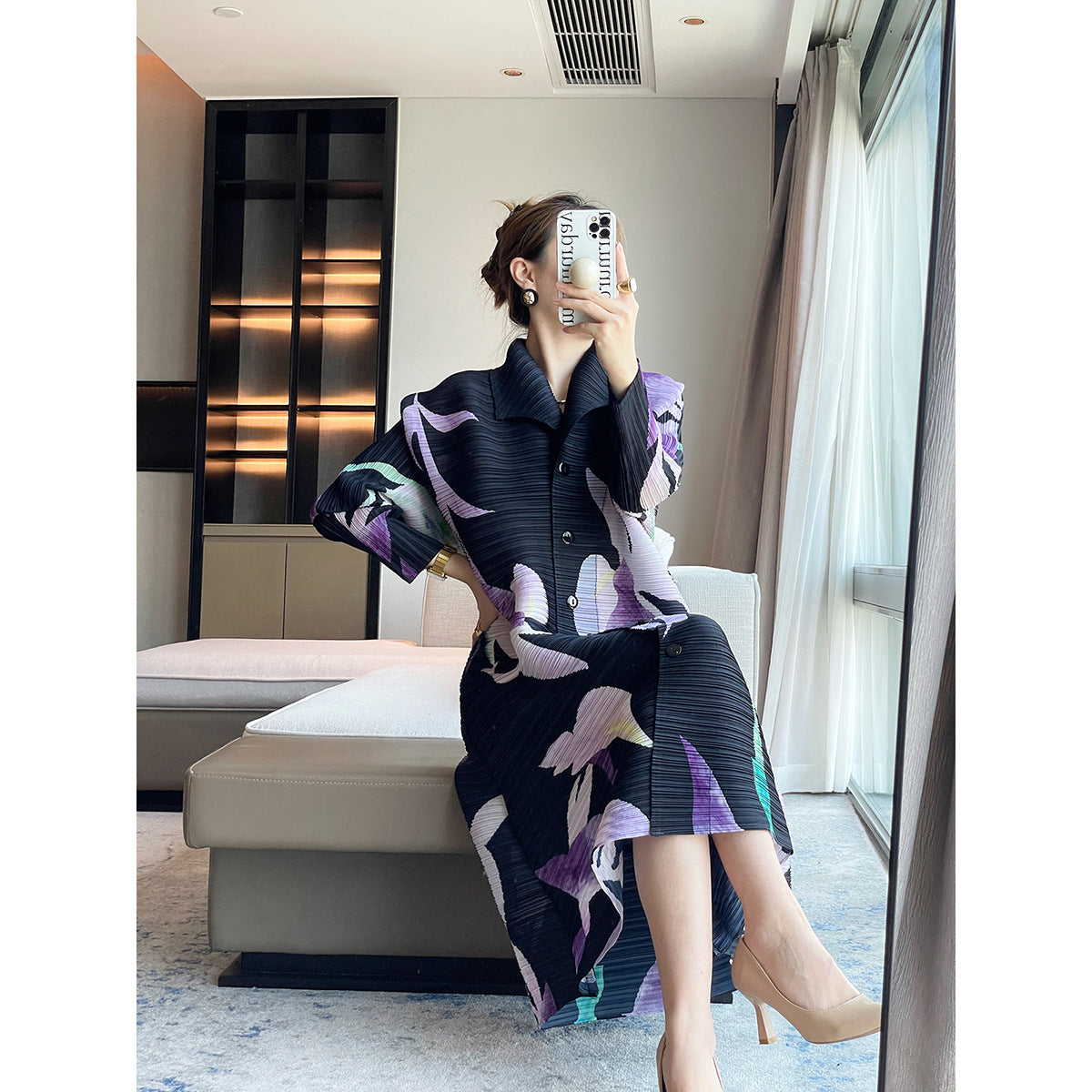 Pleated niche design sense, printing temperament, elegant lapel Miyake dress, loose cover meat and thin big swing skirt women