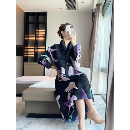 Pleated niche design sense, printing temperament, elegant lapel Miyake dress, loose cover meat and thin big swing skirt women