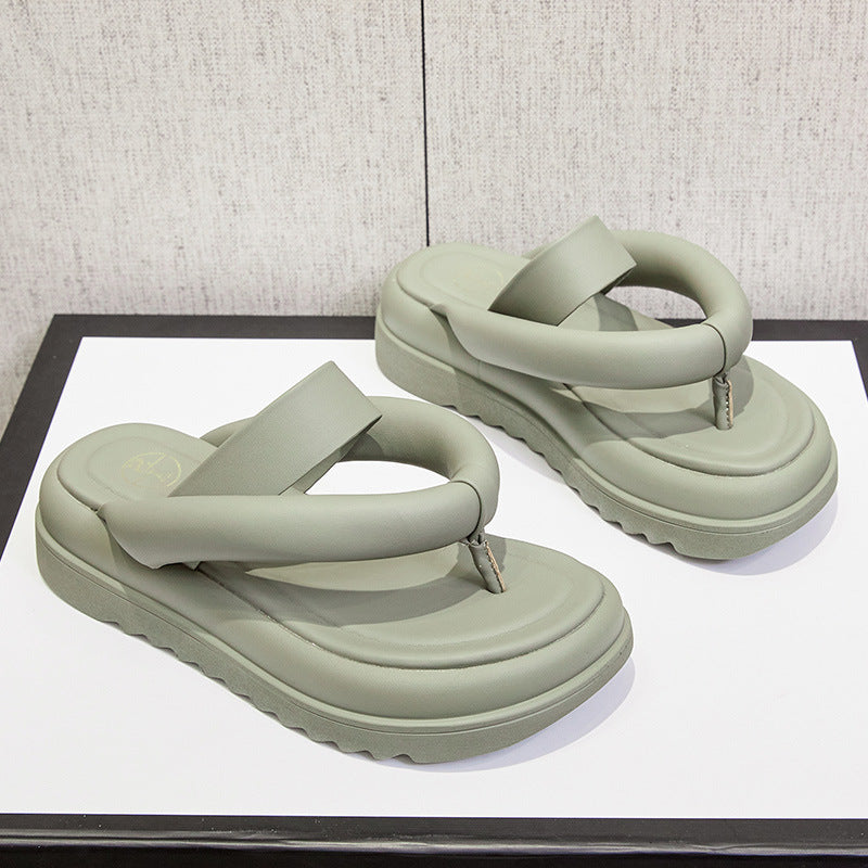 2025 new flip-flops women's fashion pinch slippers non-slip beach seaside ins tide summer sandals