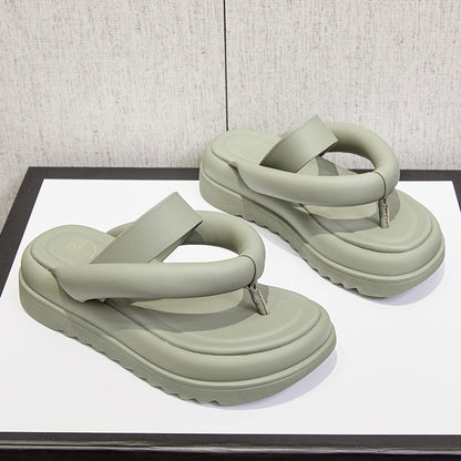 2025 new flip-flops women's fashion pinch slippers non-slip beach seaside ins tide summer sandals