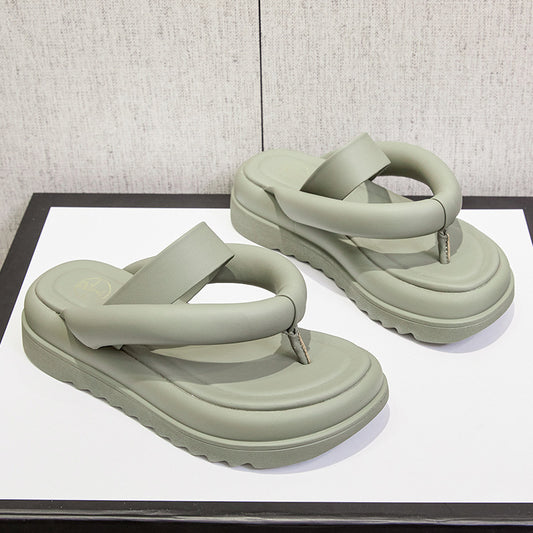 2025 new flip-flops women's fashion pinch slippers non-slip beach seaside ins tide summer sandals