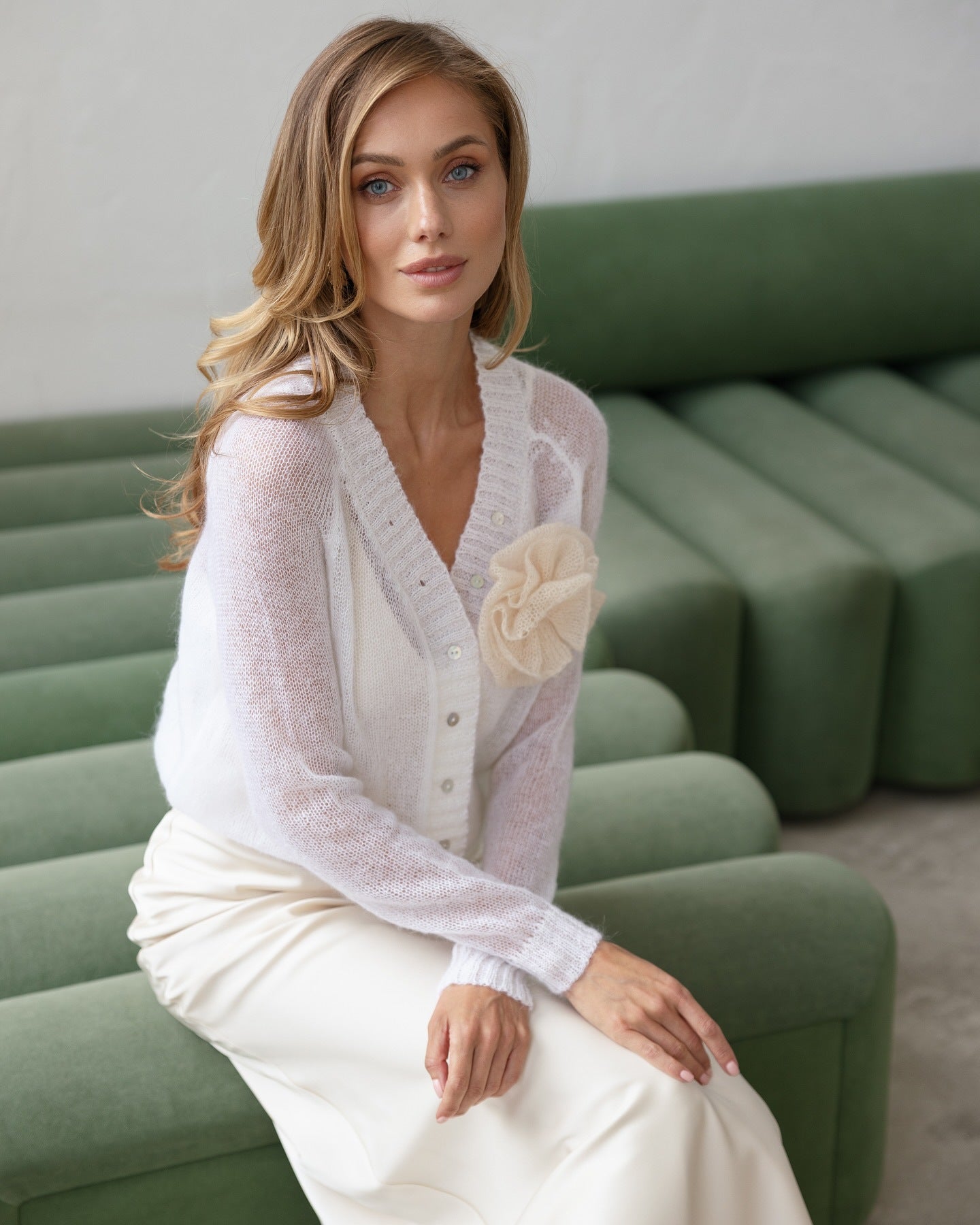 spring new niche  knitted sweater outer wear  New women's clothing fashion perspective long-sleeved top women