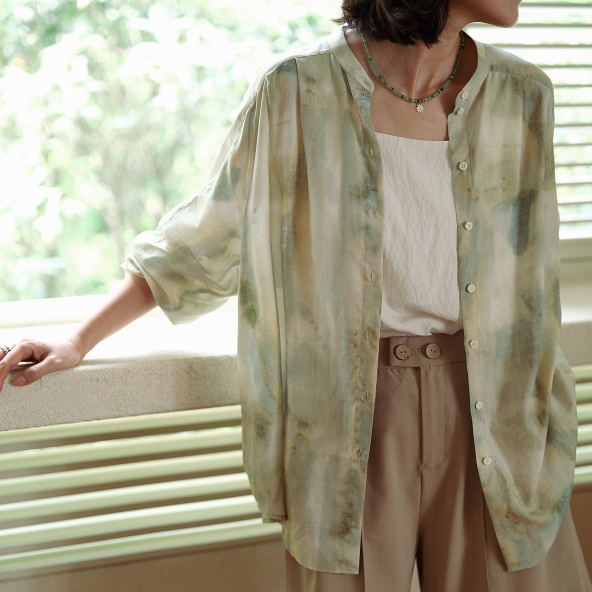 Shirt women's summer, ink printing stand-up collar long-sleeved cardigan, casual loose retro shirt top women B0639