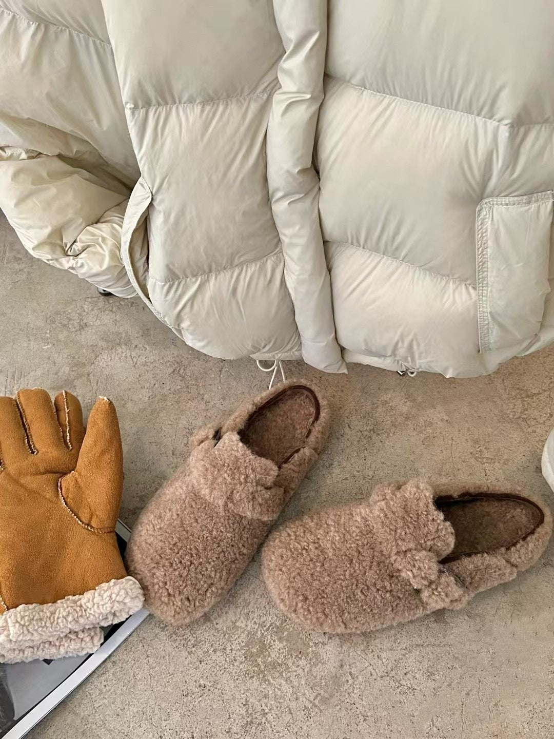 2025  Autumn and winter warm fluffy Birkenstocks bag head half slippers women wear velvet cotton slippers