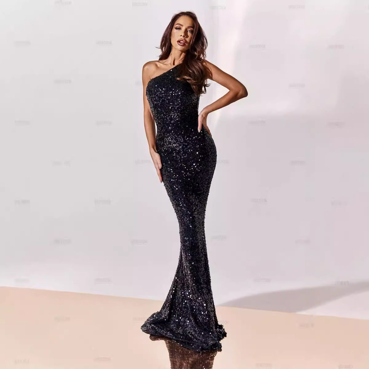 FLOWERSVERSE 2025  Black Long Dress Chest Wrap European Station Sequin Temperament Commuter Solid Color High Waist Dress Dress