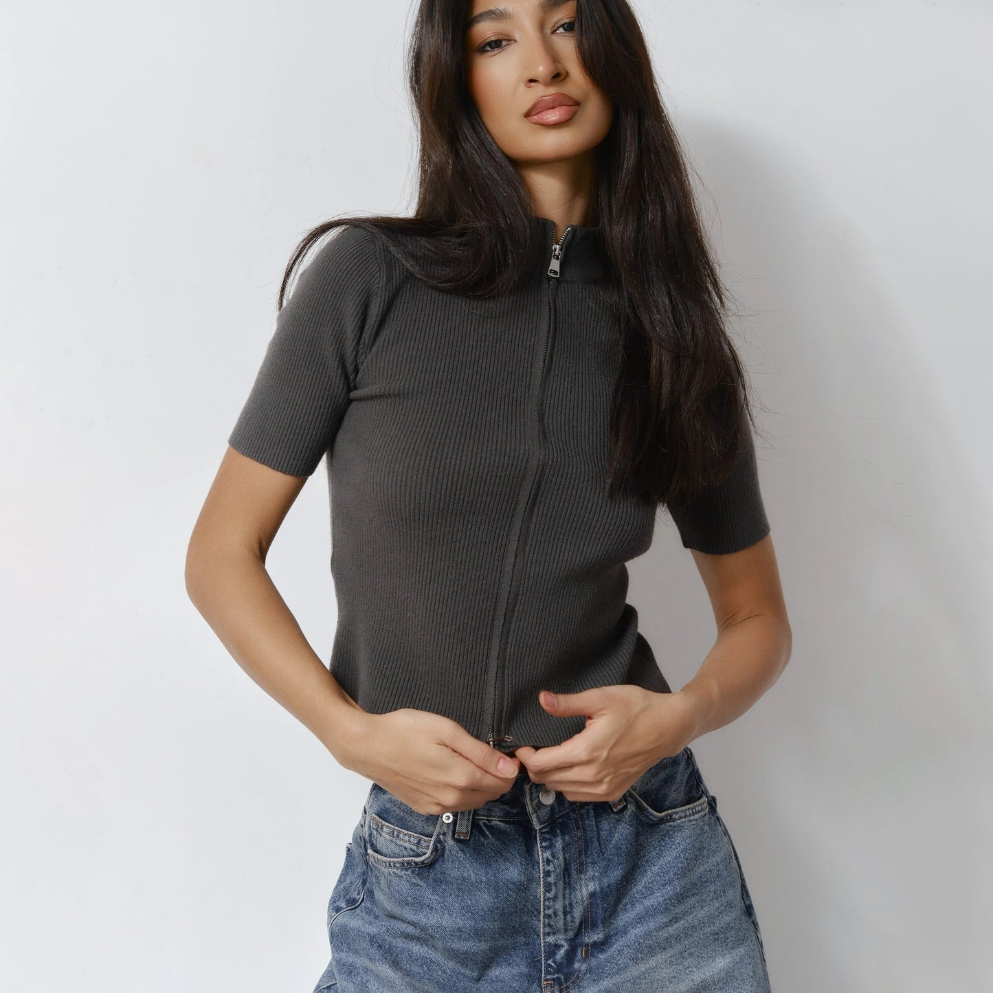 Sexy short-sleeved zipper cardigan T-shirt women's spring and autumn new tight low-necked solid color half-high round neck bottoming T-shirt tide