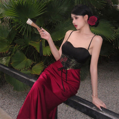 2025 Red and black contrasting colors retro jacquard hip-wrapped long dress women's summer new vacation slim and thin suspender fishtail dress