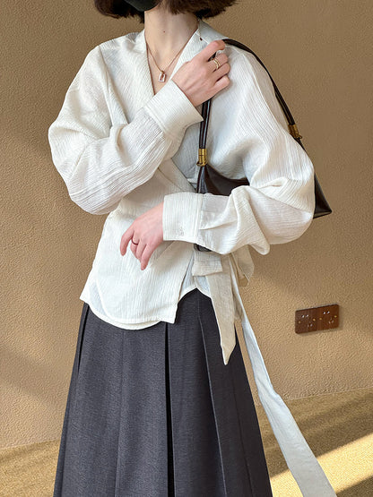 2025  spring new new Chinese design sense loose lazy wind V-neck waist niche shirt women 2560