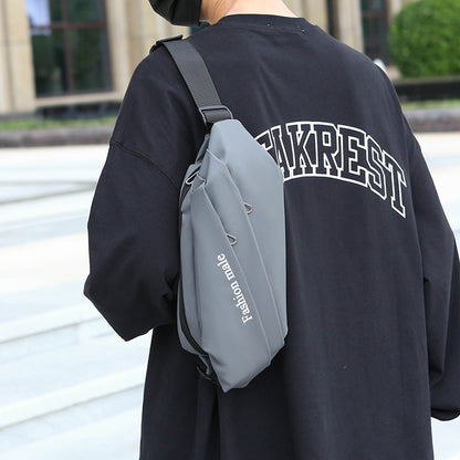 2025 New trendy men's breast bag, casual messenger bag, men's high-end sense, single shoulder messenger bag, simple travel satchel.