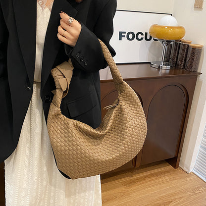 2025 Autumn and winter new shoulder bag casual versatile bag women's large-capacity woven hand-carried underarm bag simple commuter women's bag