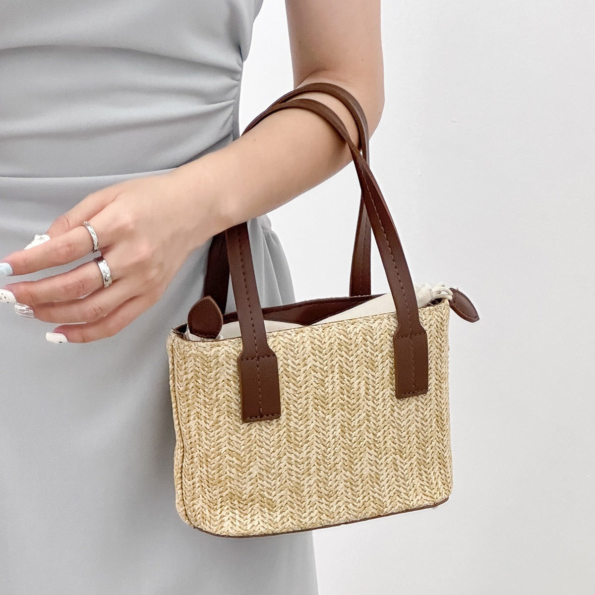 FLOWERSVERSE 2025 Korean version straw bag small bag women's summer  new leisure vacation beach handbag messenger vegetable basket bag