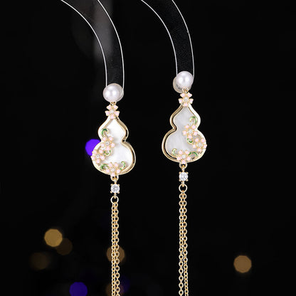 2025 Plum blossom gourd Fulu earrings show thin and elegant Hanfu cheongsam with new Chinese pearl long fringed earrings