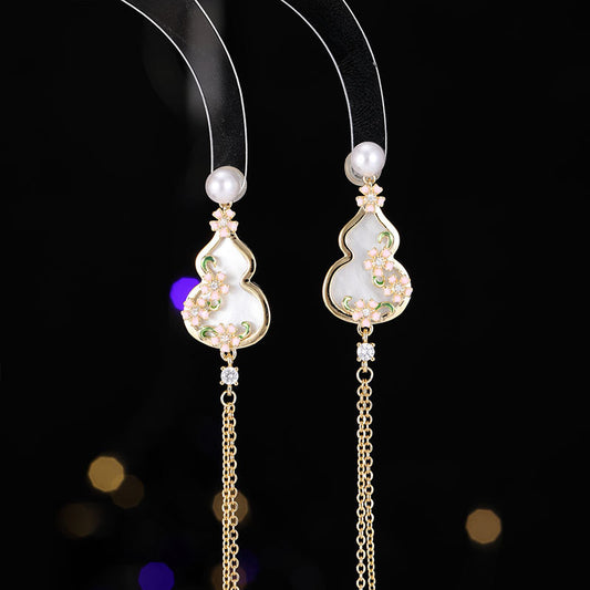 2025 Plum blossom gourd Fulu earrings show thin and elegant Hanfu cheongsam with new Chinese pearl long fringed earrings