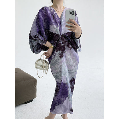 Miyake  retro dress, celebrity temperament advanced  new printed atmosphere V-neck pleated dress