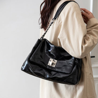 2025 Tote bag popular autumn and winter high-end sense large-capacity shoulder bag fashion versatile Korean version women's bag temperament commuter bag