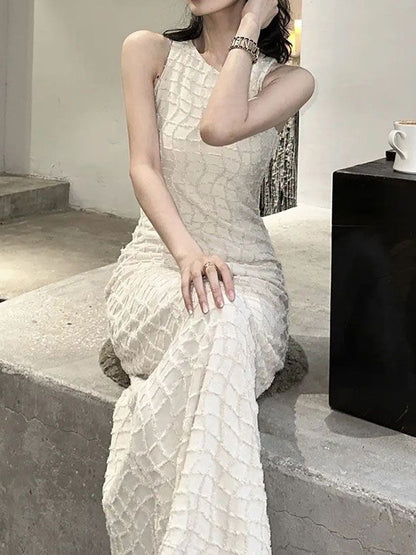 2025 Fashion temperament White elegant design dress  new waist and thin simple light luxury hip skirt tide