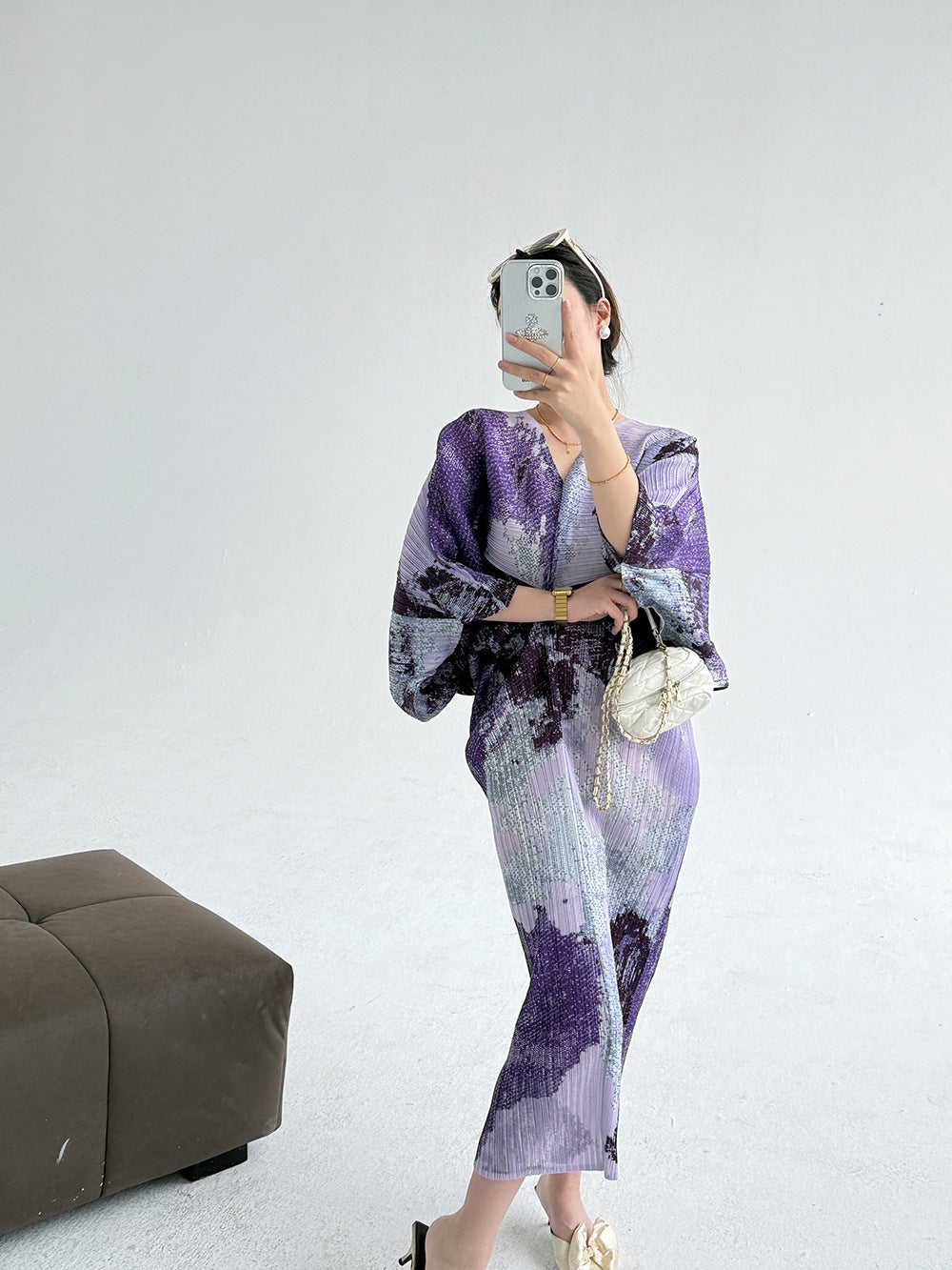 Miyake  retro dress, celebrity temperament advanced  new printed atmosphere V-neck pleated dress