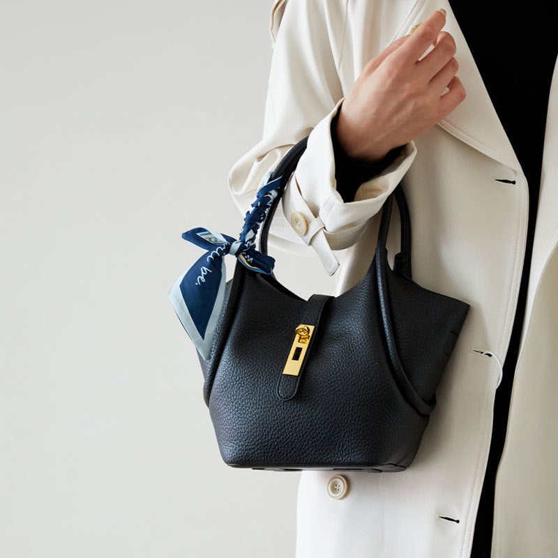 2025 Bucket bag autumn and winter fashionable simple handbag classic large-capacity shoulder bag high-end sense work commuter bag women