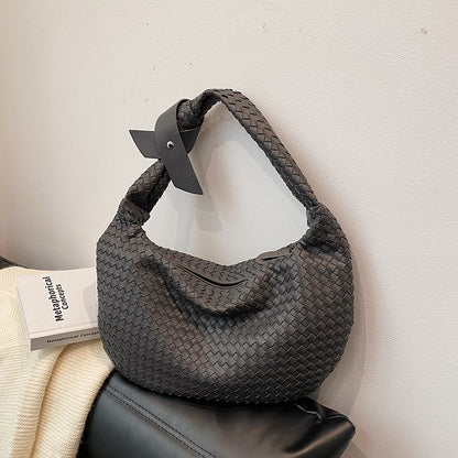 2025 Autumn and winter new shoulder bag casual versatile bag women's large-capacity woven hand-carried underarm bag simple commuter women's bag