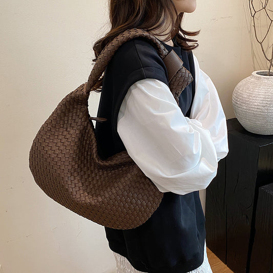 2025 Autumn and winter new shoulder bag casual versatile bag women's large-capacity woven hand-carried underarm bag simple commuter women's bag