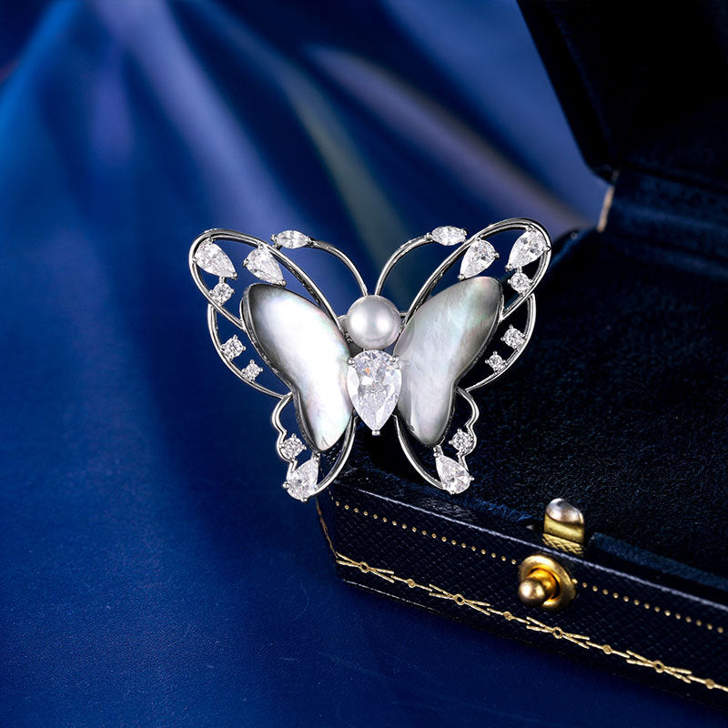 2025 Elegant classical natural fritillary butterfly brooch female niche high-end insect corsage new popular pin accessories
