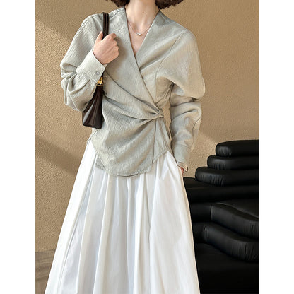 2025  spring new new Chinese design sense loose lazy wind V-neck waist niche shirt women 2560