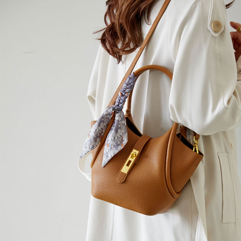 2025 Bucket bag autumn and winter fashionable simple handbag classic large-capacity shoulder bag high-end sense work commuter bag women