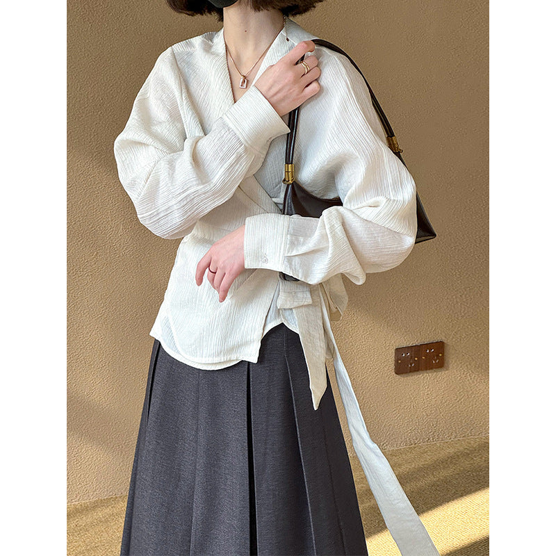 2025  spring new new Chinese design sense loose lazy wind V-neck waist niche shirt women 2560